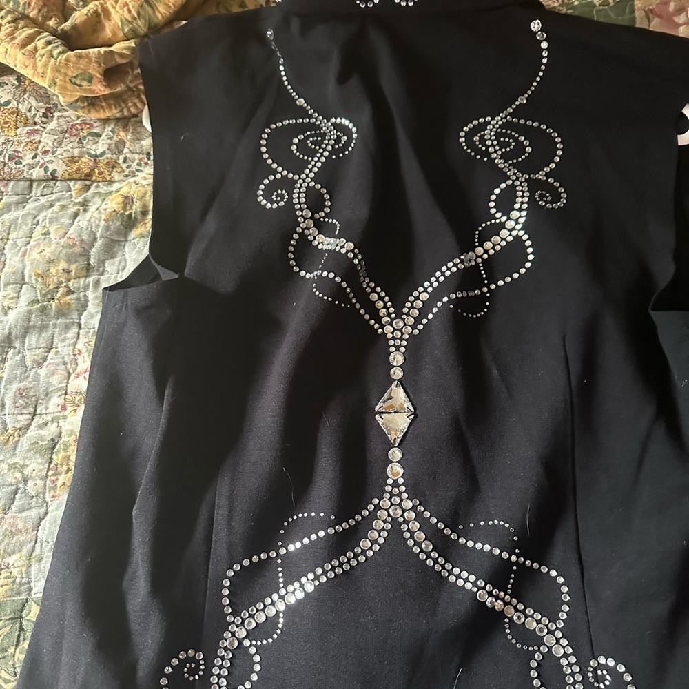 Woman’s western show vest size 1x has stretch! New and asking 200